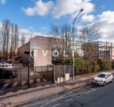   Entrepôts - A LOUER - 2 596 m² non divisibles 