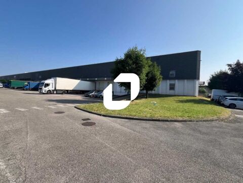 ENTREPOT AVEC QUAIS - 3&nbsp;688 m&sup2; non divisibles 25000 69200 Venissieux