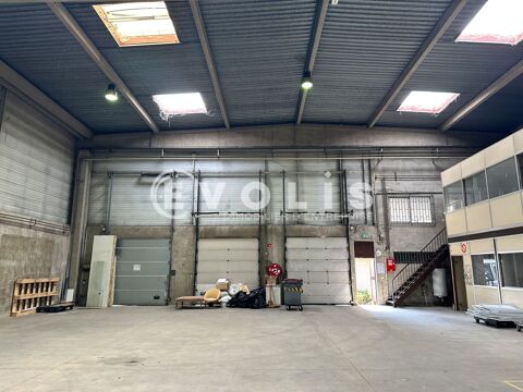   Local d'activités / Entrepôt 8 M DE HSP - 1450 m² non divisibles 