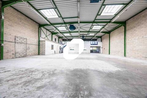 Locaux d'Activit&eacute;s - A LOUER - 3&nbsp;590 m&sup2; divisibles &agrave; partir de 606 m&sup2; 28755 77400 Saint thibault des vignes