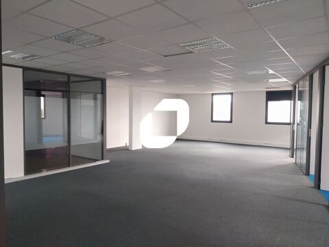 BUREAUX PROCHE PERIPHERIQUE ET ZONE COMMERCIALE - 294 m&sup2; non divisibles 3185 44800 Saint herblain