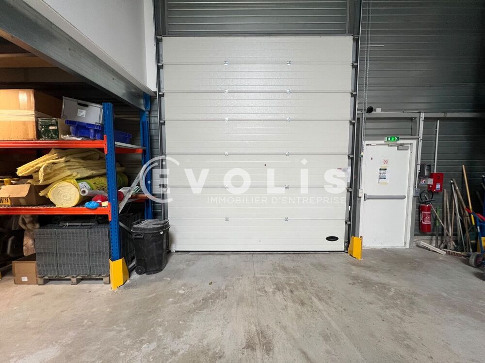   Locaux d'activité - A VENDRE - 550 m² non divisibles Savigny le temple