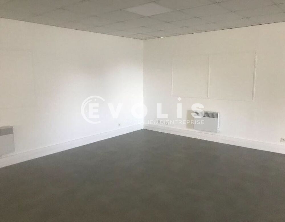   Locaux d'activité - A LOUER - 321 m² divisibles à partir de 158 m² 