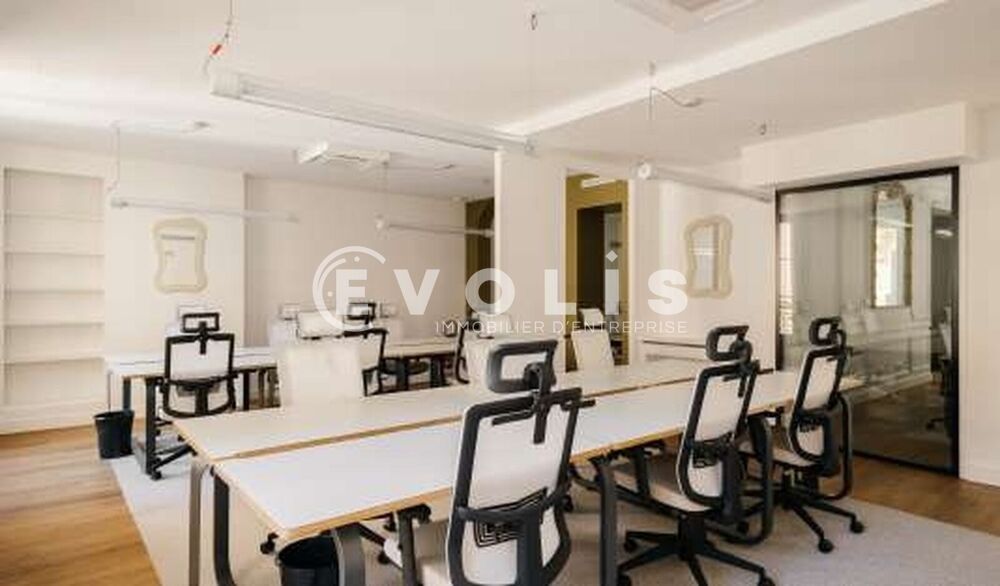   Bureaux - A LOUER - 210 m² non divisibles Paris 8