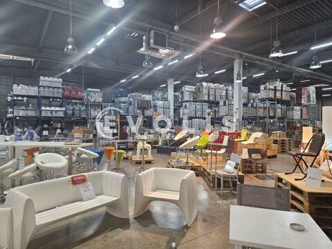   Entrepôts - A LOUER - 3 840 m² divisibles à partir de 1 455 m² 