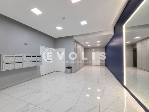   Bureaux - A LOUER - 424 m² divisibles à partir de 82 m² 