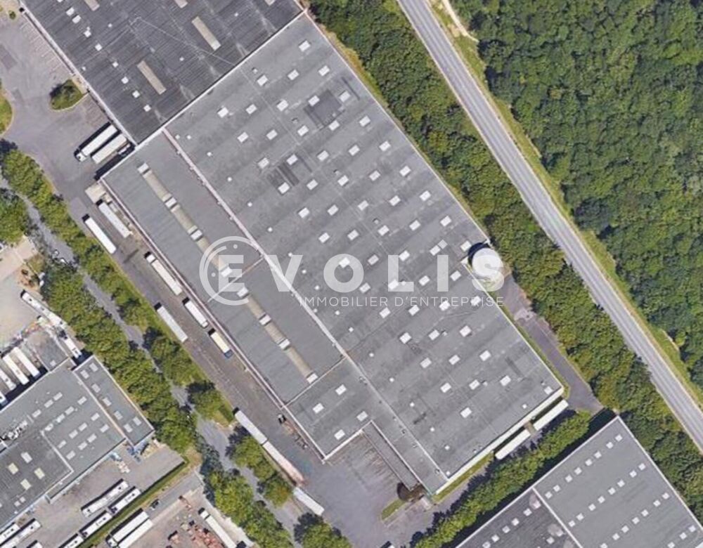   Locaux d'activité - A VENDRE - 14 624 m² non divisibles 