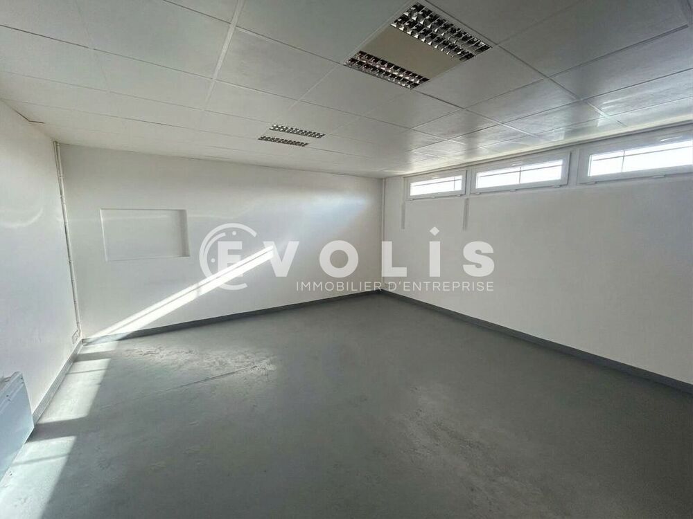  Locaux d'activité - A LOUER - 1 430 m² non divisibles Cheptainville