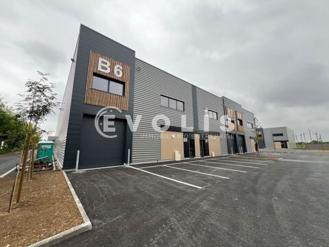   Locaux d'activité - A LOUER - 8 569 m² divisibles à partir de 218 m² 