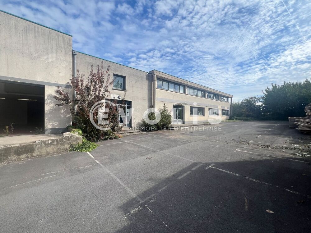   Locaux d'activité - A VENDRE - 1 800 m² non divisibles 