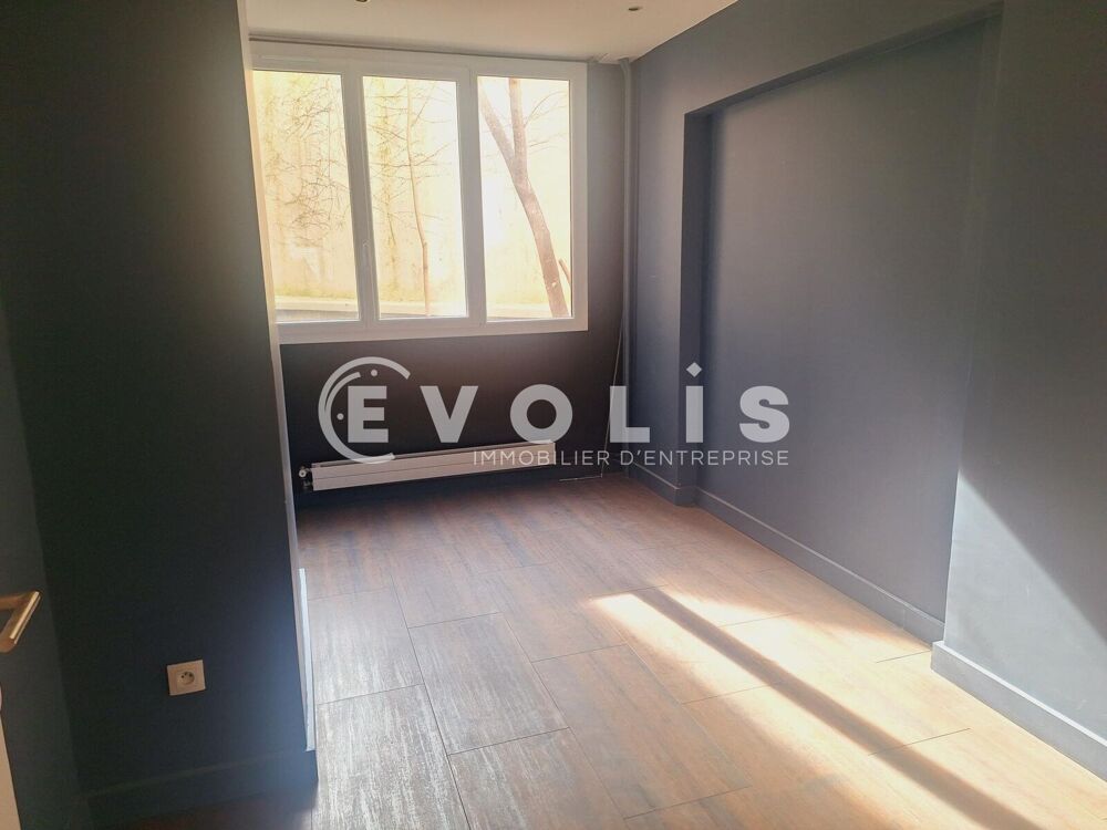   Bureaux - A LOUER - 272 m² non divisibles Paris 18