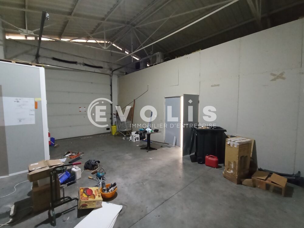   A louer à VENISSIEUX - 931 m² divisibles à partir de 125 m² Venissieux