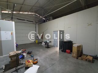   A louer à VENISSIEUX - 931 m² divisibles à partir de 125 m² Venissieux