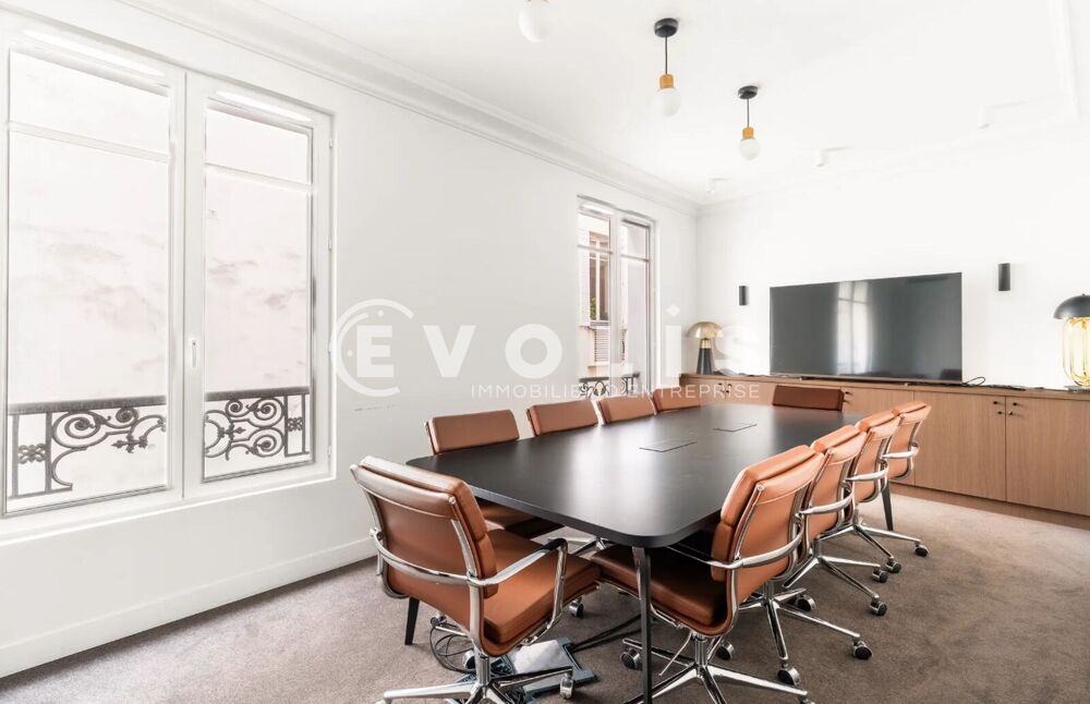   Bureaux - A LOUER - 1 450 m² non divisibles Paris 8