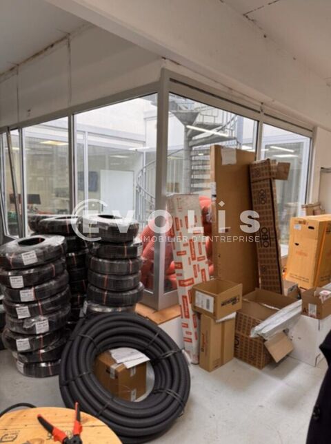   Locaux commerciaux - A LOUER - 471 m² non divisibles 