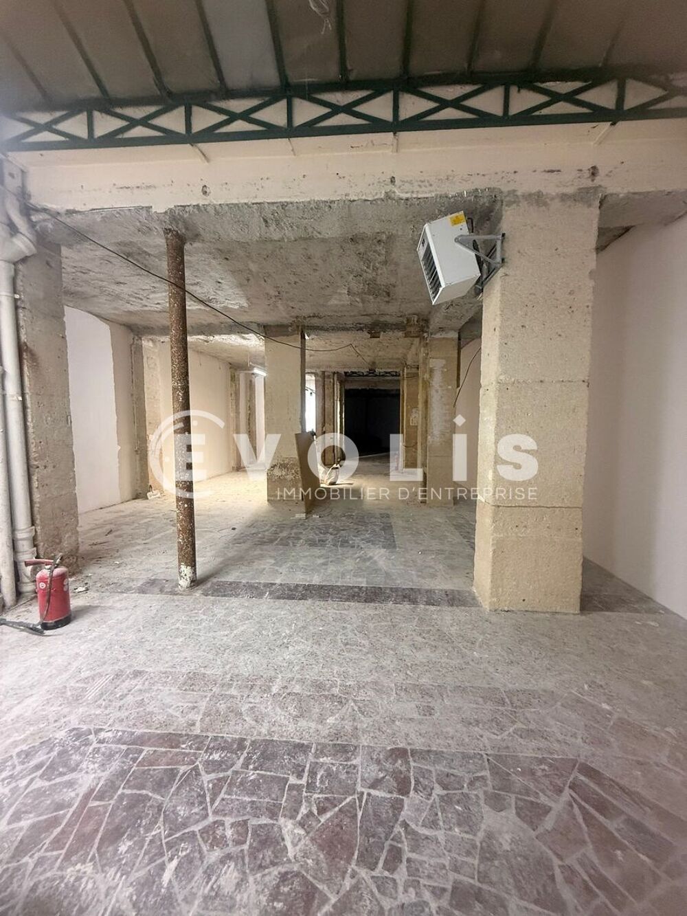   Locaux commerciaux - A LOUER - 320 m² non divisibles Paris 11