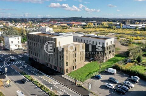   A vendre ou à louer à DECINES - 50 000 m² divisibles à partir de 3 000 m² 