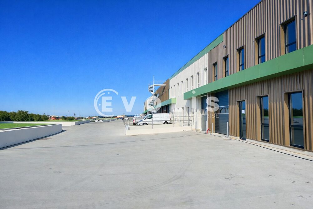   Locaux d'activité - A LOUER - 20 630 m² divisibles à partir de 526 m² Bondy