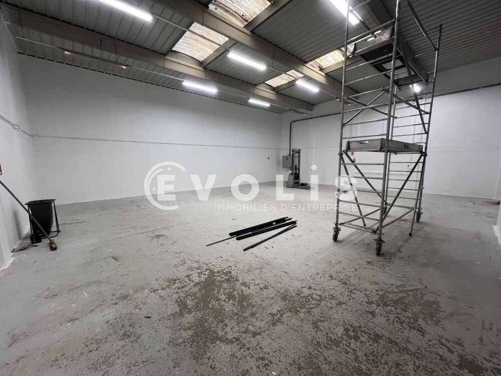   Locaux d'activité - A VENDRE - 300 m² non divisibles Moissy cramayel