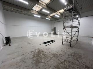   Locaux d'activité - A VENDRE - 300 m² non divisibles Moissy cramayel