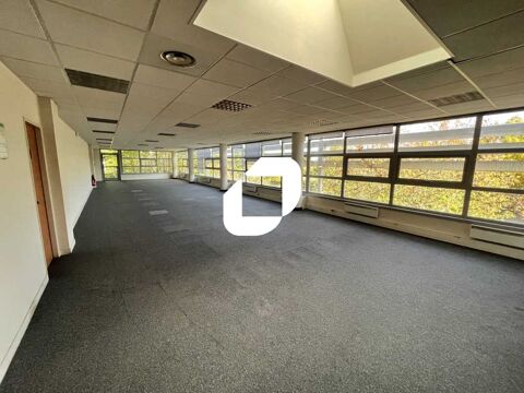 SITE SECURISE ET GARDIENNE - 3&nbsp;403 m&sup2; non divisibles 19284 77380 Combs la ville