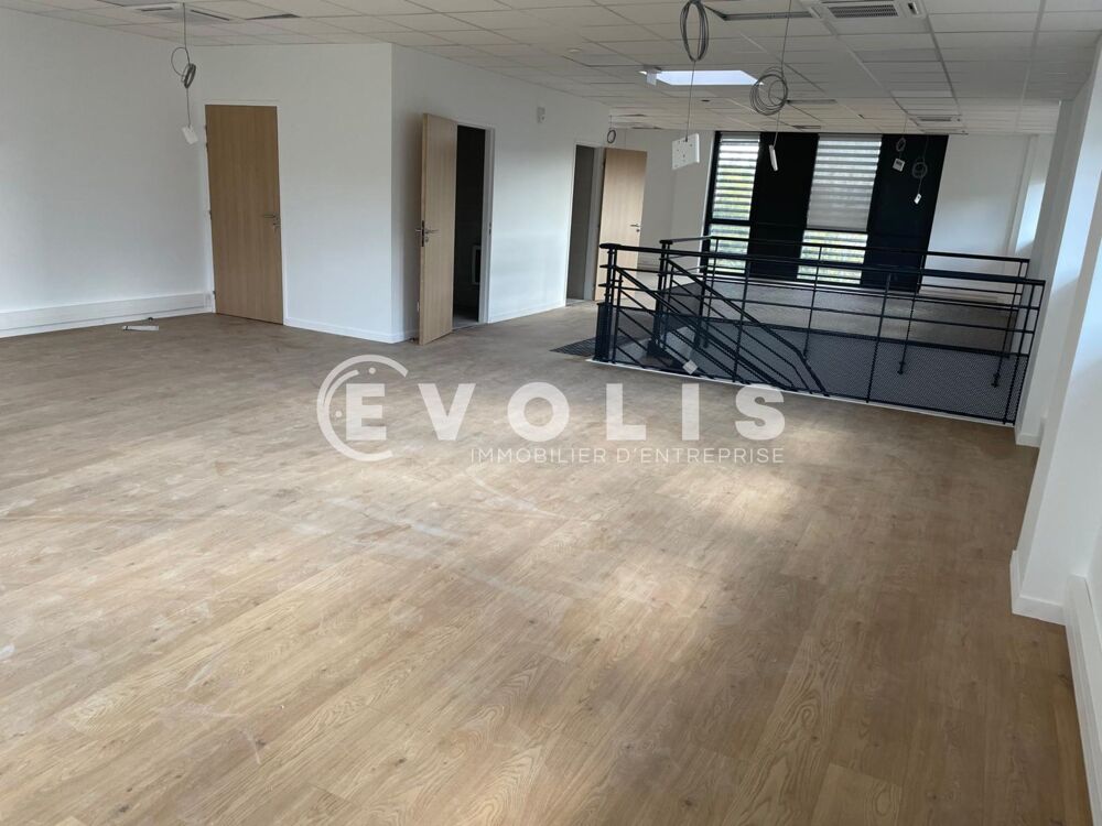   Locaux d'activité - A VENDRE - 676 m² non divisibles Saint quentin fallavier