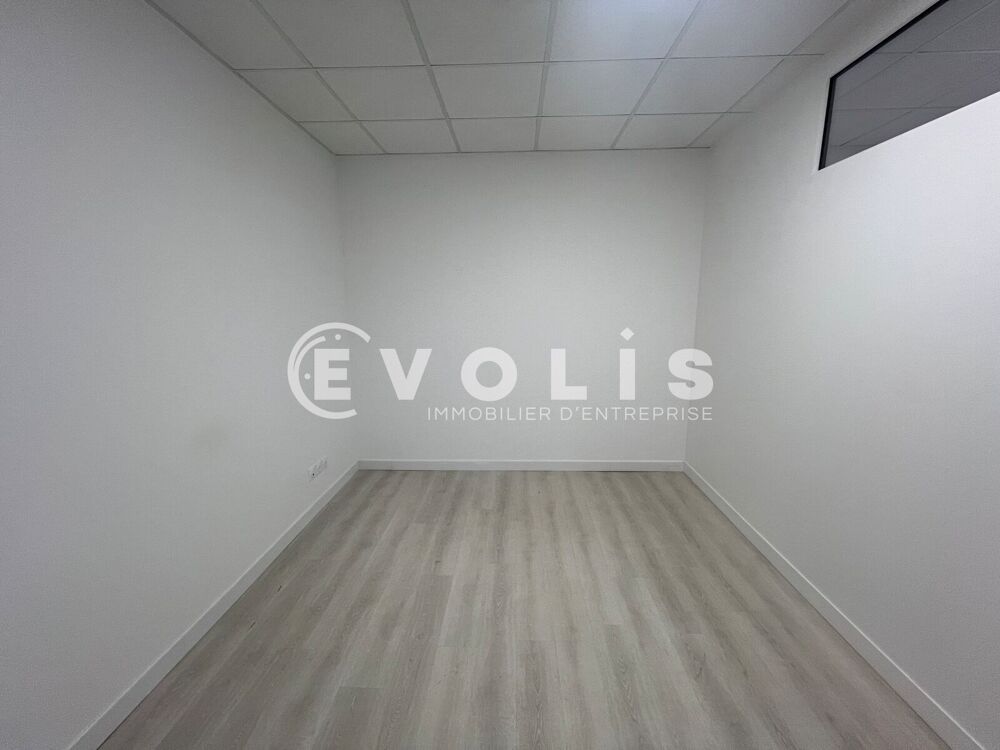   Locaux d'activité - A LOUER - 208 m² non divisibles Serris