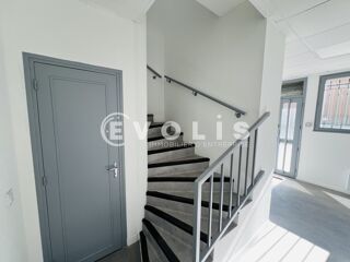  LOCAUX RENOVES A LOUER - 282 m² non divisibles Emerainville