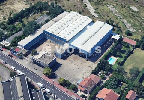 Locaux d'activit&eacute; - A VENDRE OU A LOUER - 3&nbsp;801 m&sup2; non divisibles 6270000 69800 Saint priest