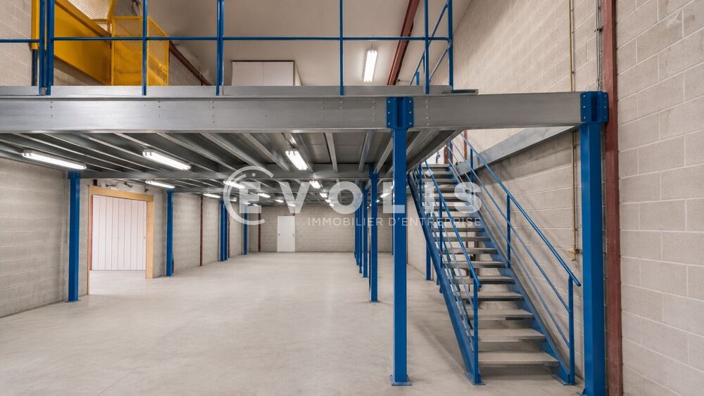   Locaux d'activité - A VENDRE - 1 383 m² non divisibles 
