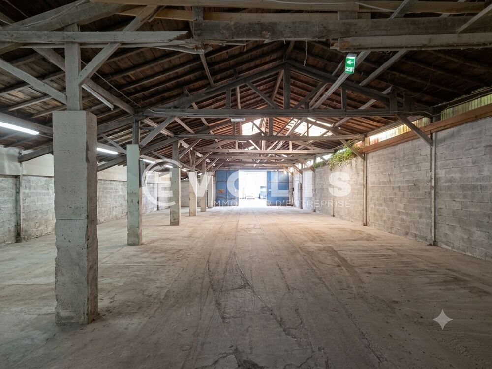   Locaux d'activité - A VENDRE - 983 m² non divisibles Vitry sur seine