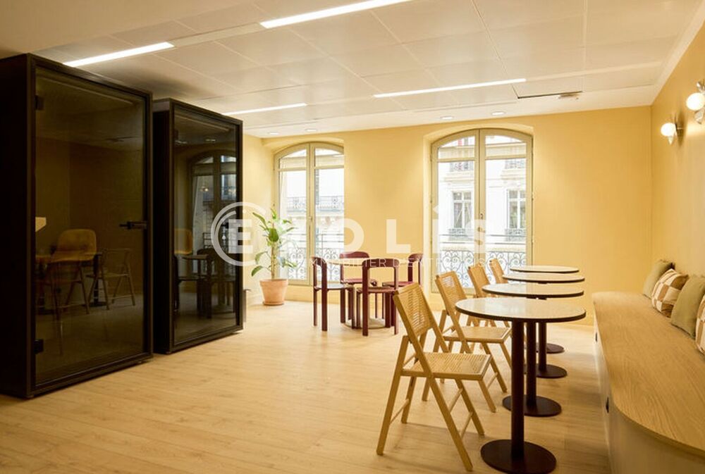   Bureaux - A LOUER - 57 m² non divisibles Paris 8