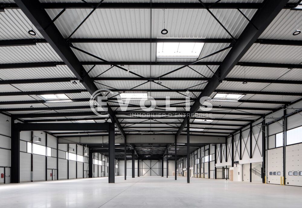   Locaux d'activité - A LOUER - 11 639 m² divisibles à partir de 1 245 m² Le bourget