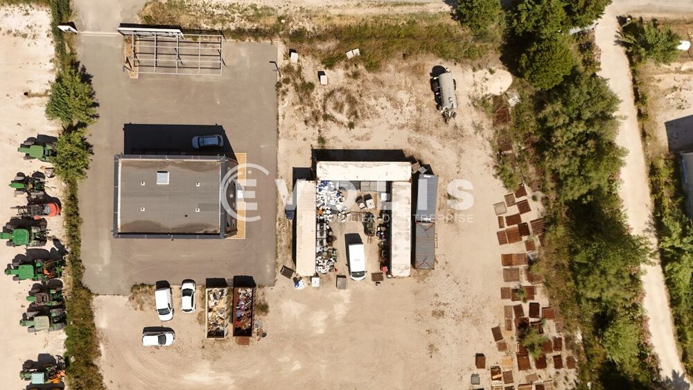  193 m² Bureaux + 4500 m² de terrain - 193 m² non divisibles Arles