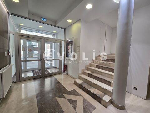   Bureaux - A LOUER - 1 696 m² divisibles à partir de 103 m² 