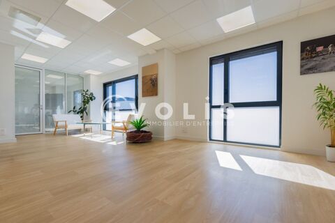   Locaux d'activité - A VENDRE - 8 387 m² divisibles à partir de 353 m² 