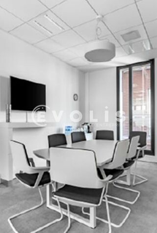   Bureaux - A LOUER - 84 m² divisibles à partir de 32 m² Montevrain