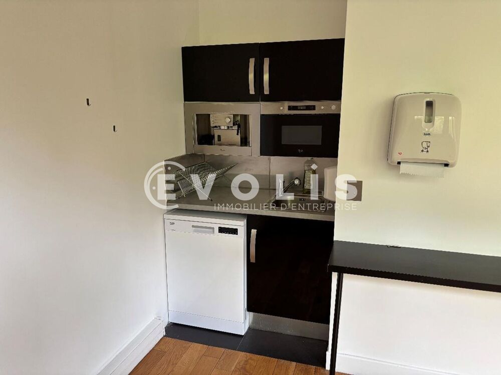   Bureaux - A LOUER - 225 m² non divisibles Paris 18