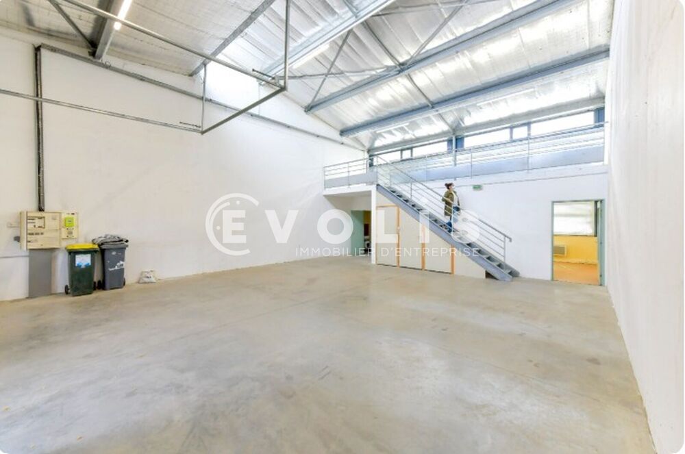   Locaux d'activité - A LOUER - 372 m² divisibles à partir de 173 m² Lyon 8