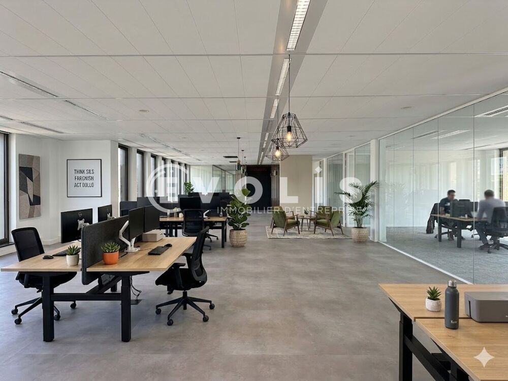   BUREAUX A LOUER AU PIED DU TRAMWAY - 2 106 m² divisibles à partir de 376 m² Chatenay malabry