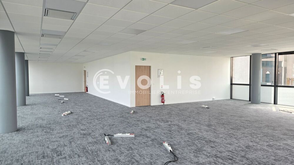   Bureaux - A LOUER - 5 280 m² divisibles à partir de 116 m² Ivry sur seine