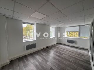   Bureaux - A LOUER - 1 049 m² divisibles à partir de 170 m² Creteil
