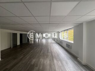   Bureaux - A LOUER - 1 049 m² divisibles à partir de 170 m² Creteil