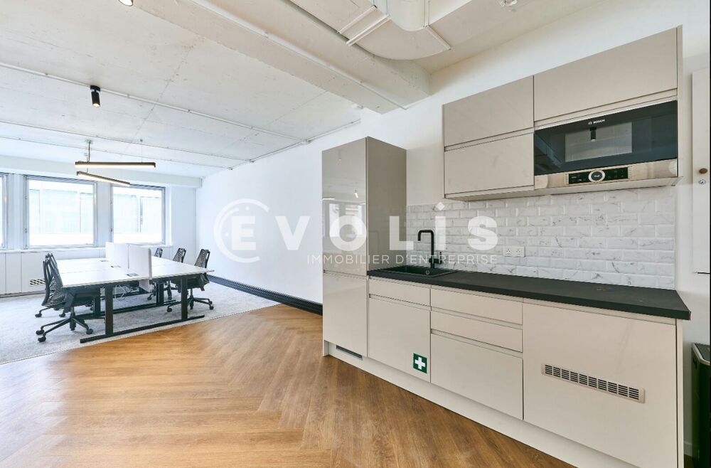   Bureaux - A LOUER - 301 m² non divisibles Paris 8
