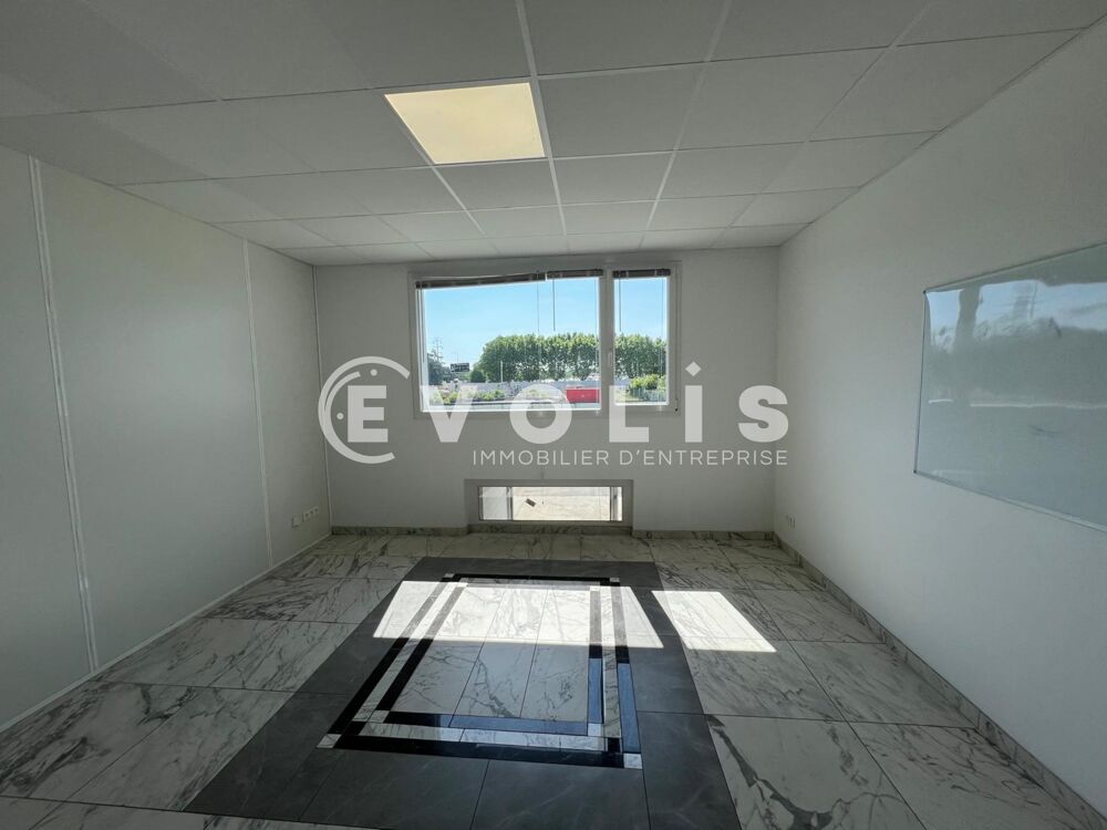   Locaux d'activité - A LOUER - 112 m² non divisibles Venissieux