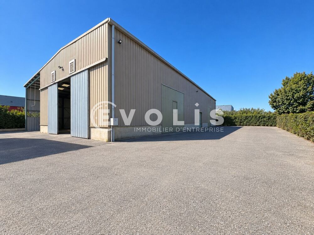   SITE INDEPENDANT SUR SON TERRAIN - 600 m² non divisibles 