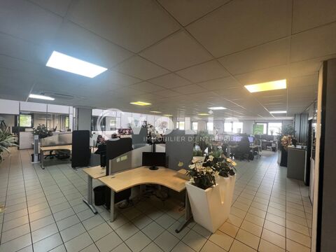   Locaux d'activité - A VENDRE - 2 140 m² non divisibles 