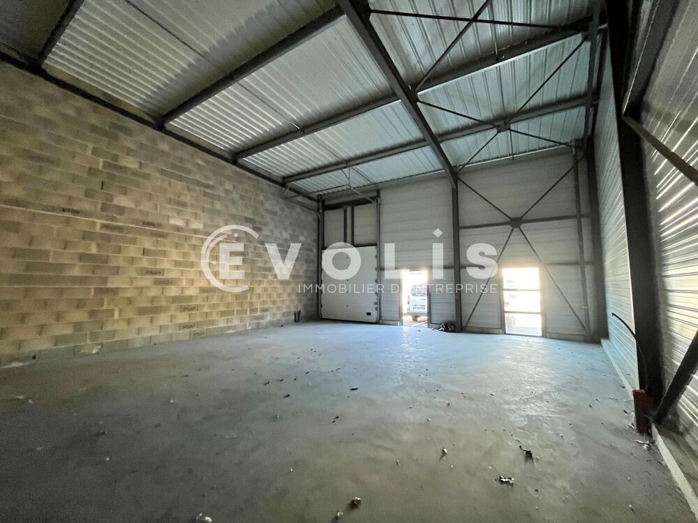   LOCAUX NEUFS A PROXIMITE DE LA ROCADE - 419 m² divisibles à partir de 72 m² Bassens