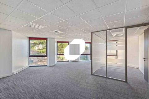 UNE LOCALISATION PRIVILEGIEE - 6&nbsp;239 m&sup2; divisibles &agrave; partir de 96 m&sup2; 71014 69200 Venissieux