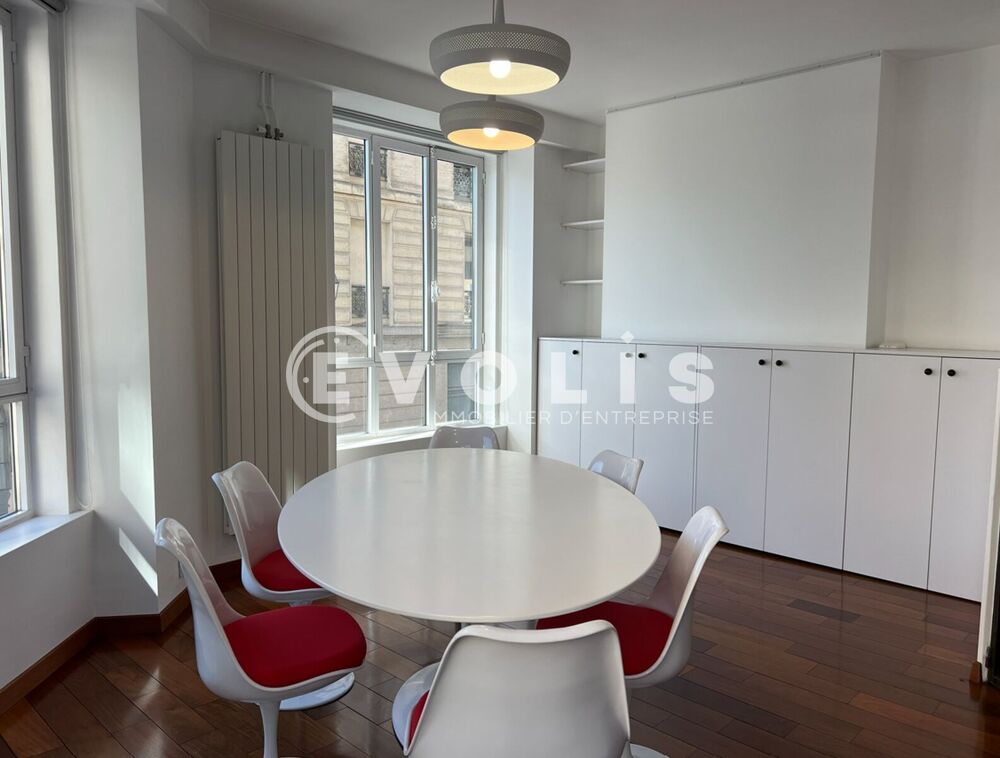   Bureaux - A LOUER - 135 m² non divisibles Paris 3
